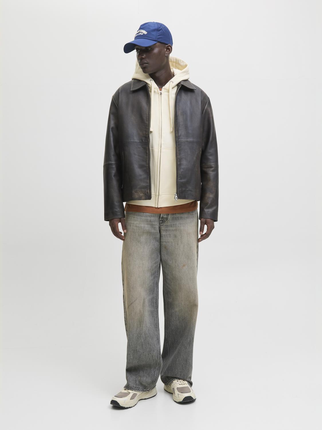 model_shot-front_full